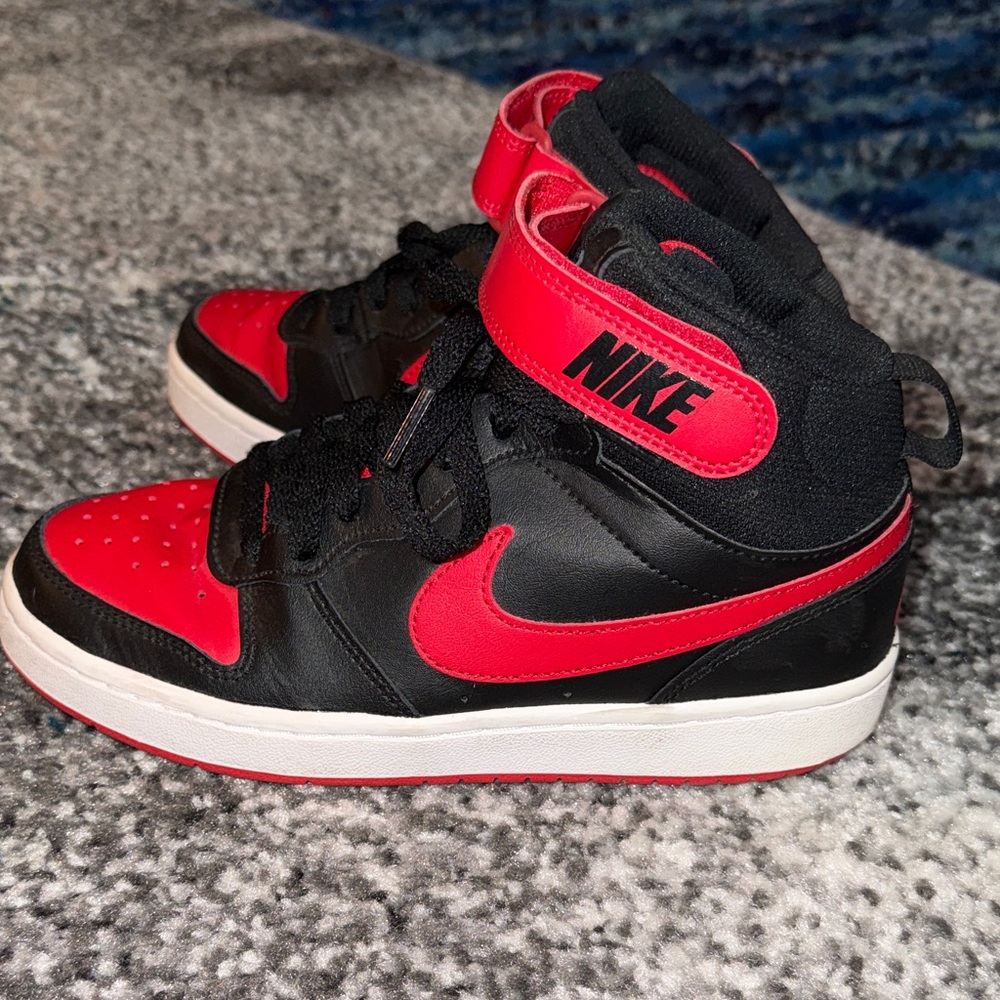 Nike Kids Black and Red Sneakers